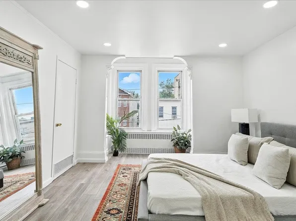 283 Griffith Street image 9 of 29