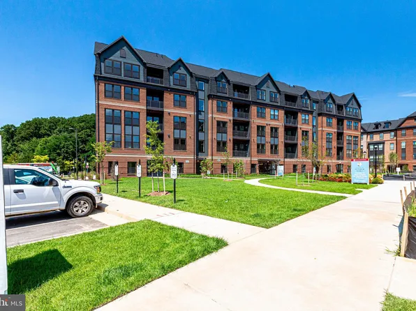 3925 Fair Ridge Dr APT 204, Fairfax, VA 22033