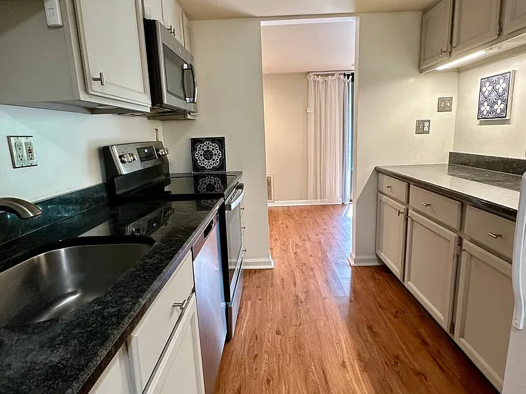 35 Hermitage Dr — Photo 9