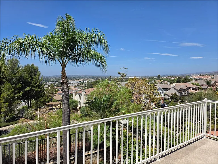 17568 Cloverdale Way — Photo 29