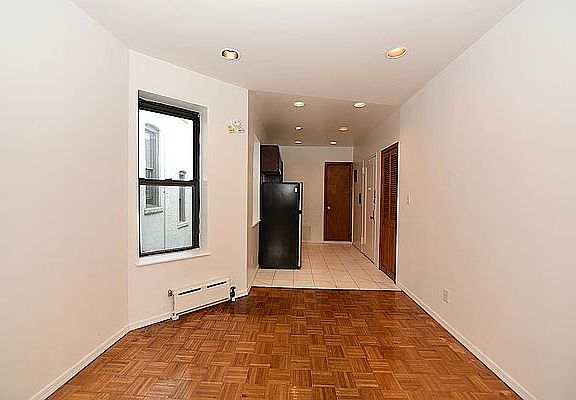 2nd image of 226 W 4th St APT 20