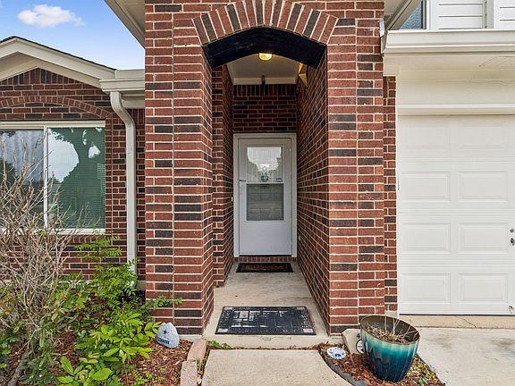 2nd image of 408 Glen Valley Ln