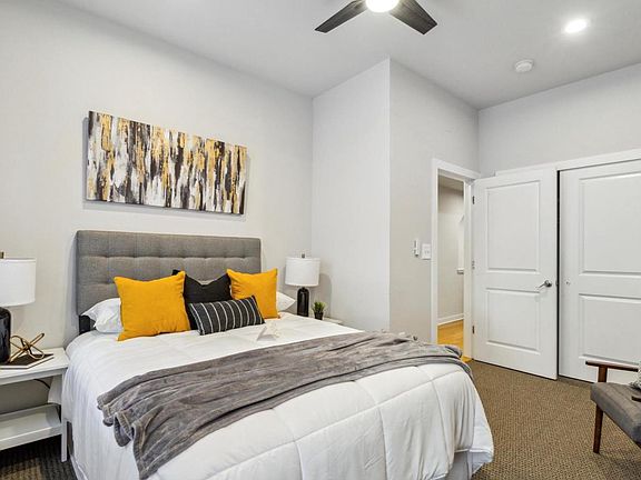5th image of 1614 Christian St #207B