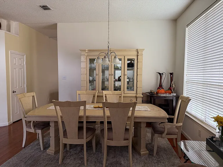 317 Trailwood Dr — Photo 2