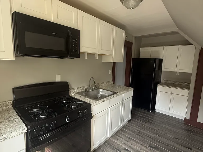 89 Hubinger St #3 — Photo 1