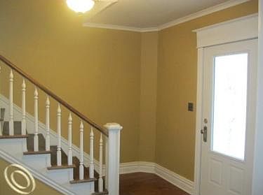 1st image of 827 W 5th St