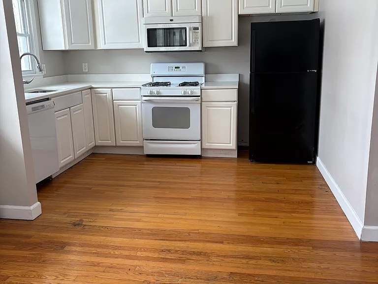Carey Avenue Apartments — Photo 18