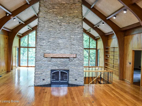 800 Greenspur Ln, Louisville, KY 40207
