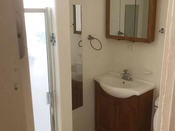 5th image of 3028 Garrison St