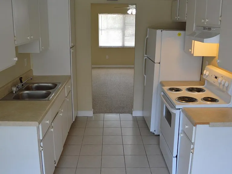2432 Lantana Ave — Photo 10