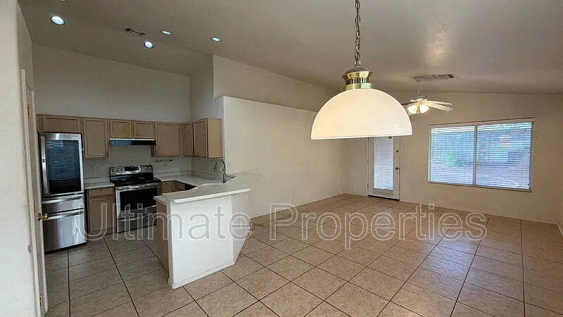 4 bed, 2.0 bath, 1685 sqft, $2,295 — Photo 2