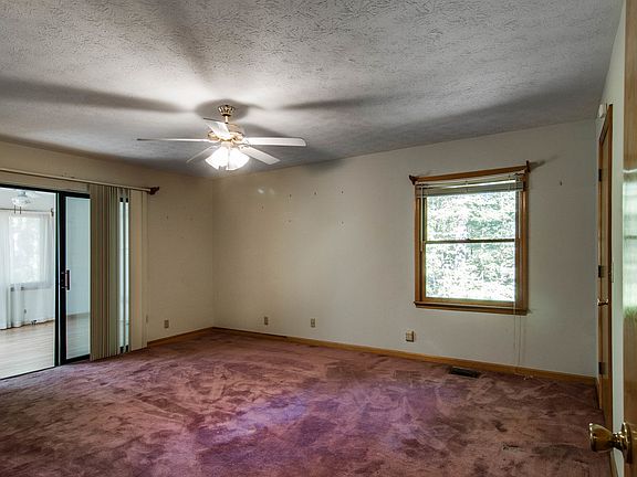 4th image of 1015 Woodcock Hollow Rd