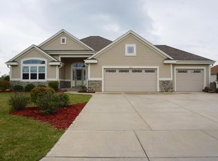 10516 S Rosemont Ln, Oak Creek, WI 53154