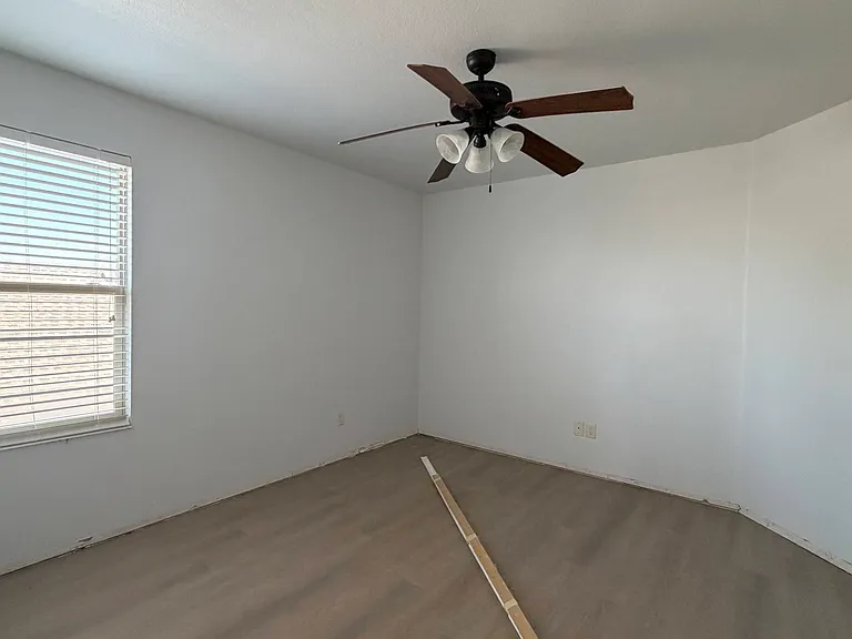 2123 Meadow View Dr — Photo 3