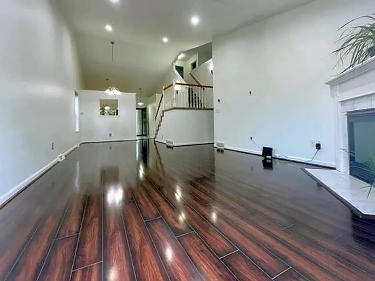 98 Harvard Rd — Photo 6