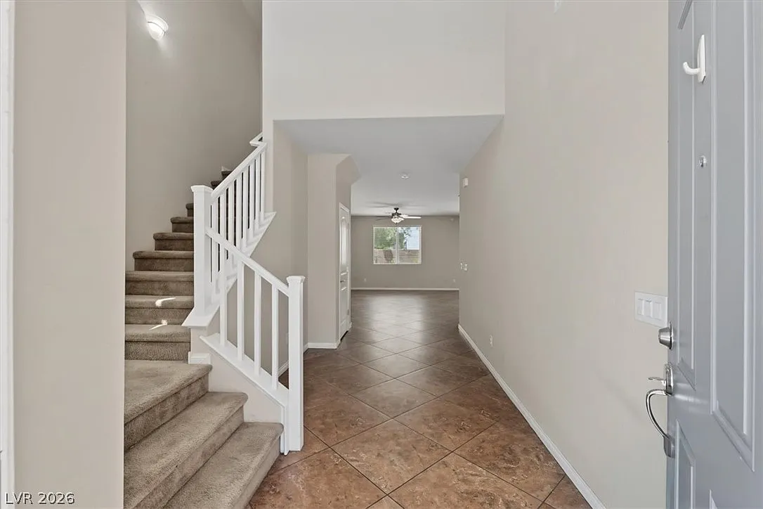 3 bed, 2.5 bath, 2530 sqft, $2,540 — Photo 2