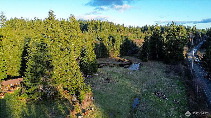 3rd image of 3190 E Hoquiam Road