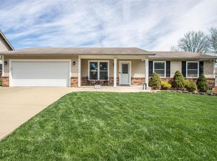 76 Crescent Hills Dr, Saint Peters, MO