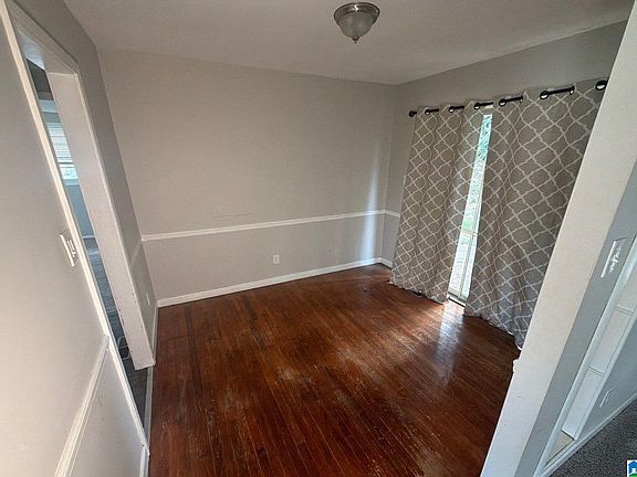 2nd image of 2316 3rd St NE