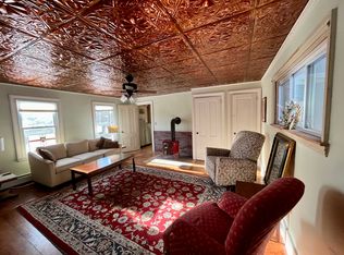 82 High St, Camden, ME 04843