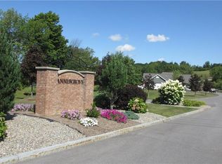 210 Linenhall St, Camillus, NY 13031