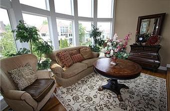 4th image of 601 NE Seabrook Ct