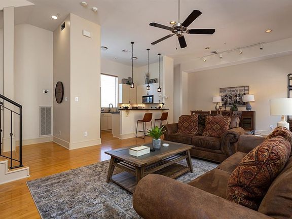 4th image of 1702 Montrose Blvd