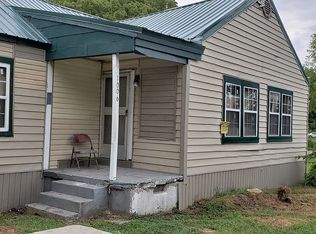 1004 Cherry St, Helena, AR 72342