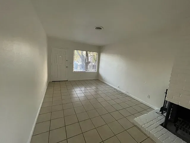 2 bed, 1.0 bath, 917 sqft, $1,750 — Photo 4