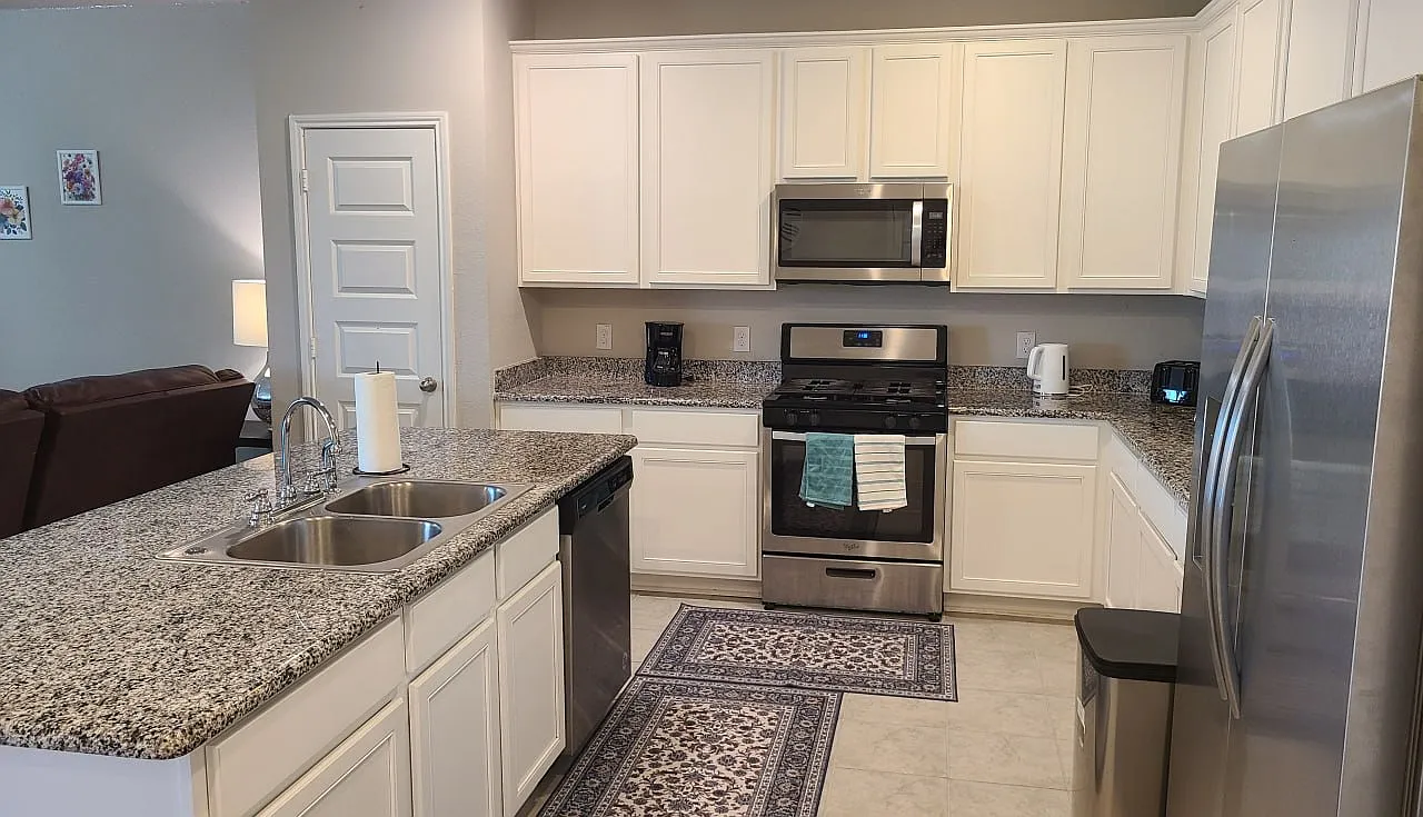 4 bed, 1952 sqft, $4,500 — Photo 4
