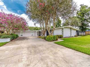 904 Levert Dr, Thibodaux, LA 70301