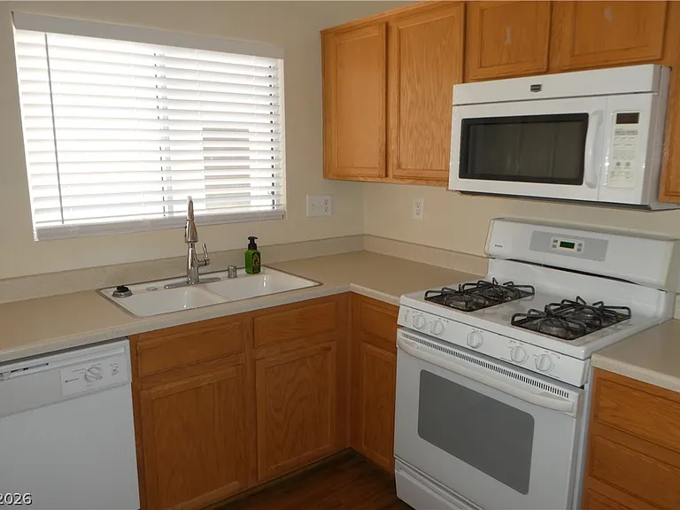 6038 Blue Autumn St — Photo 14