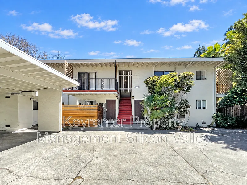 2 bed, 1.0 bath, 832 sqft, $2,595 — Photo 2