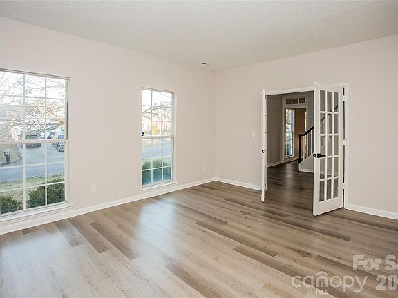4th image of 11013 Lystra Ln