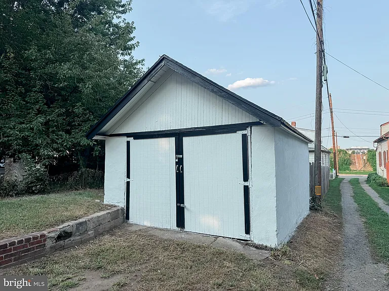 82 Central Ave — Photo 26