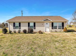 714 E Broad St, Dickson, TN 37055
