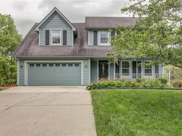 325 Maple Ln, Lansing, KS 66043
