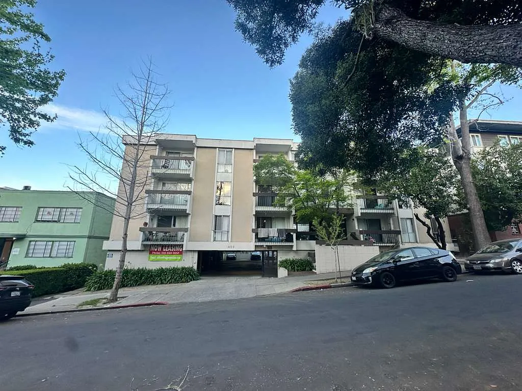 1800 Spruce Street — Photo 4