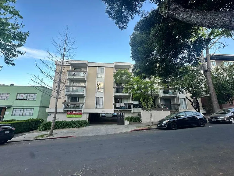 1800 Spruce Street — Photo 4