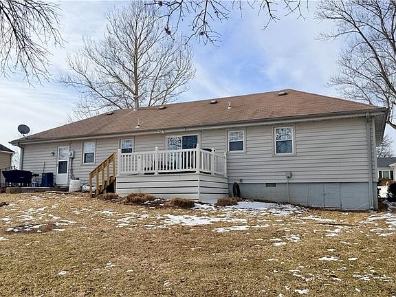 2nd image of 414 Town And Country Ln