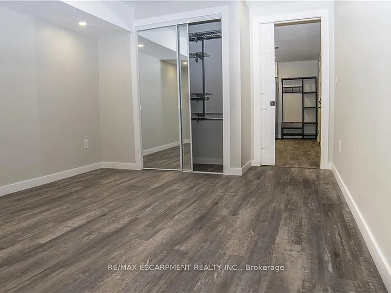 43 Fleming Cres #LOWER — Photo 4
