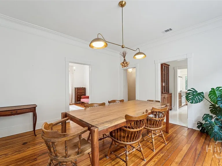 211 W 40th St #B — Photo 14