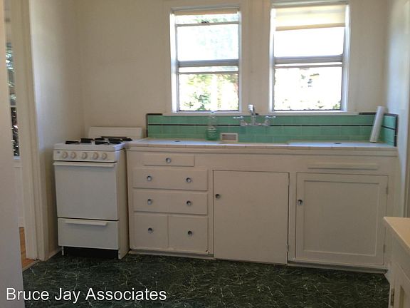 4th image of 1316 N Harvard Blvd #8433199