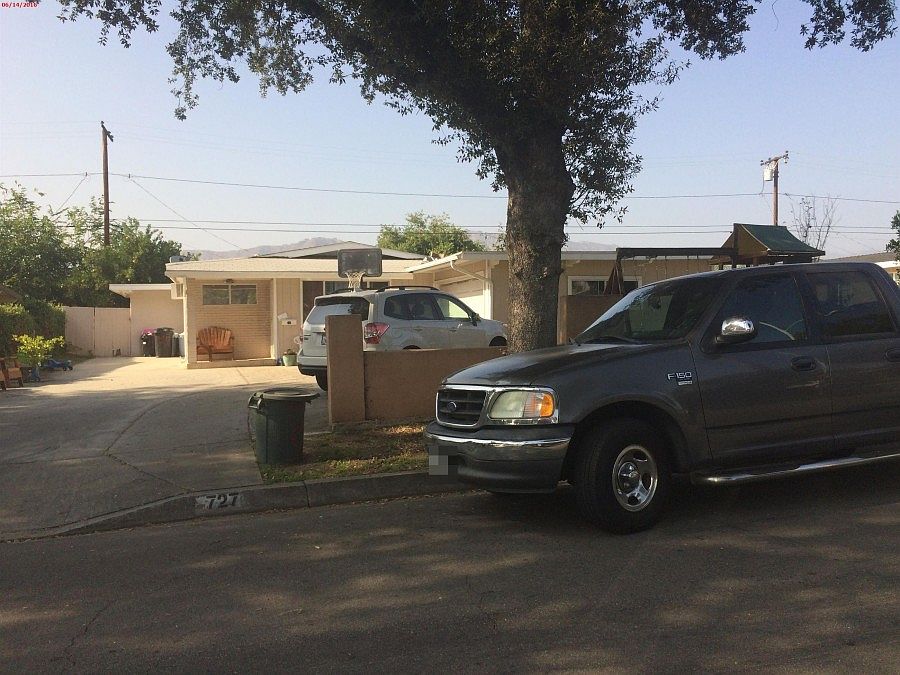 2nd image of 727 E Glenlyn Dr