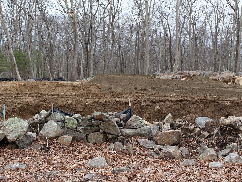 2nd image of 1140 Tillinghast Rd