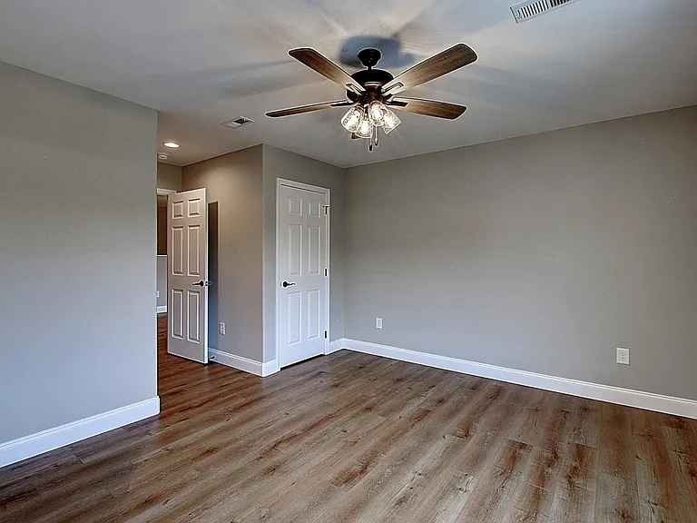 209 University Pkwy #36 — Photo 23
