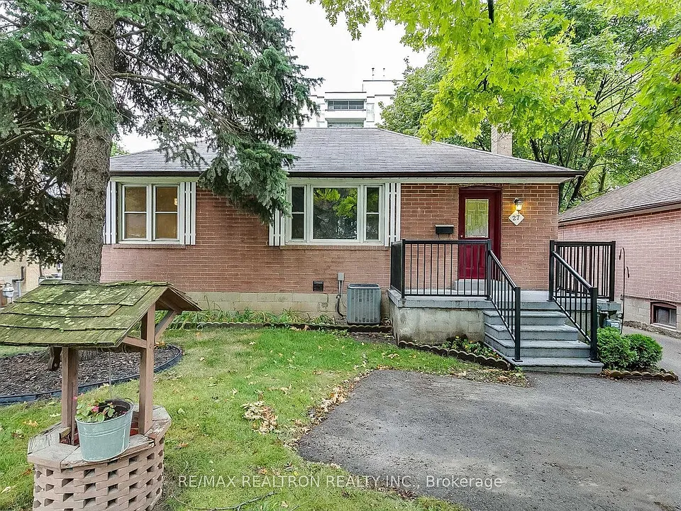 27 Highland Park Blvd