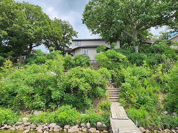 5th image of 2606 Center Lake Dr