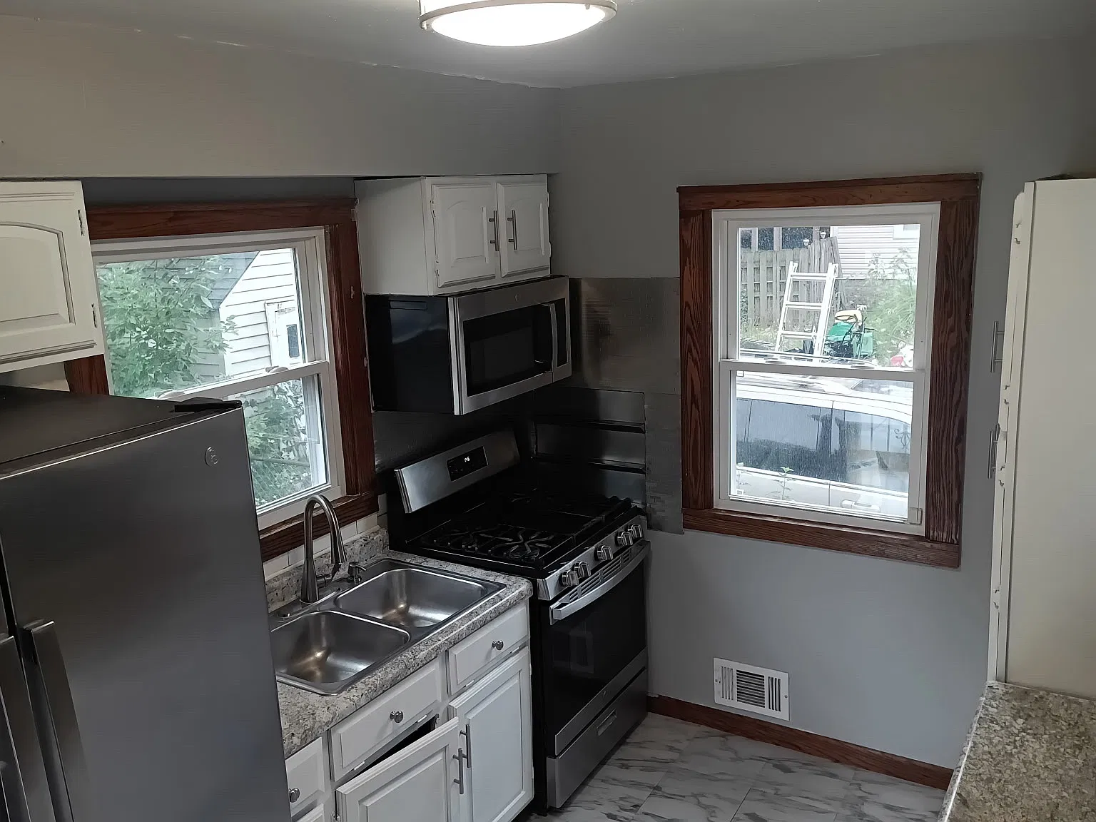 3 bed, 824 sqft, $1,650 — Photo 3