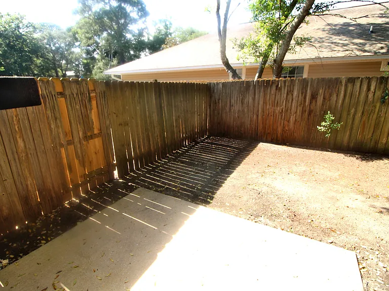 211 3rd St SE #J — Photo 14